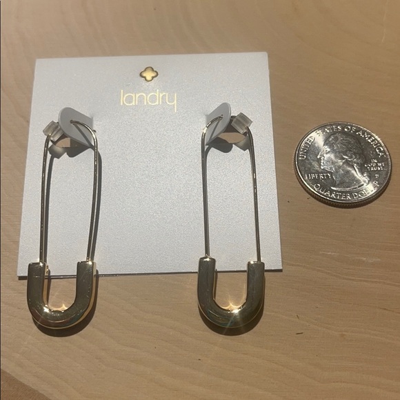 Landry pretty unique long gold earrings 💝💖 - Picture 4 of 6